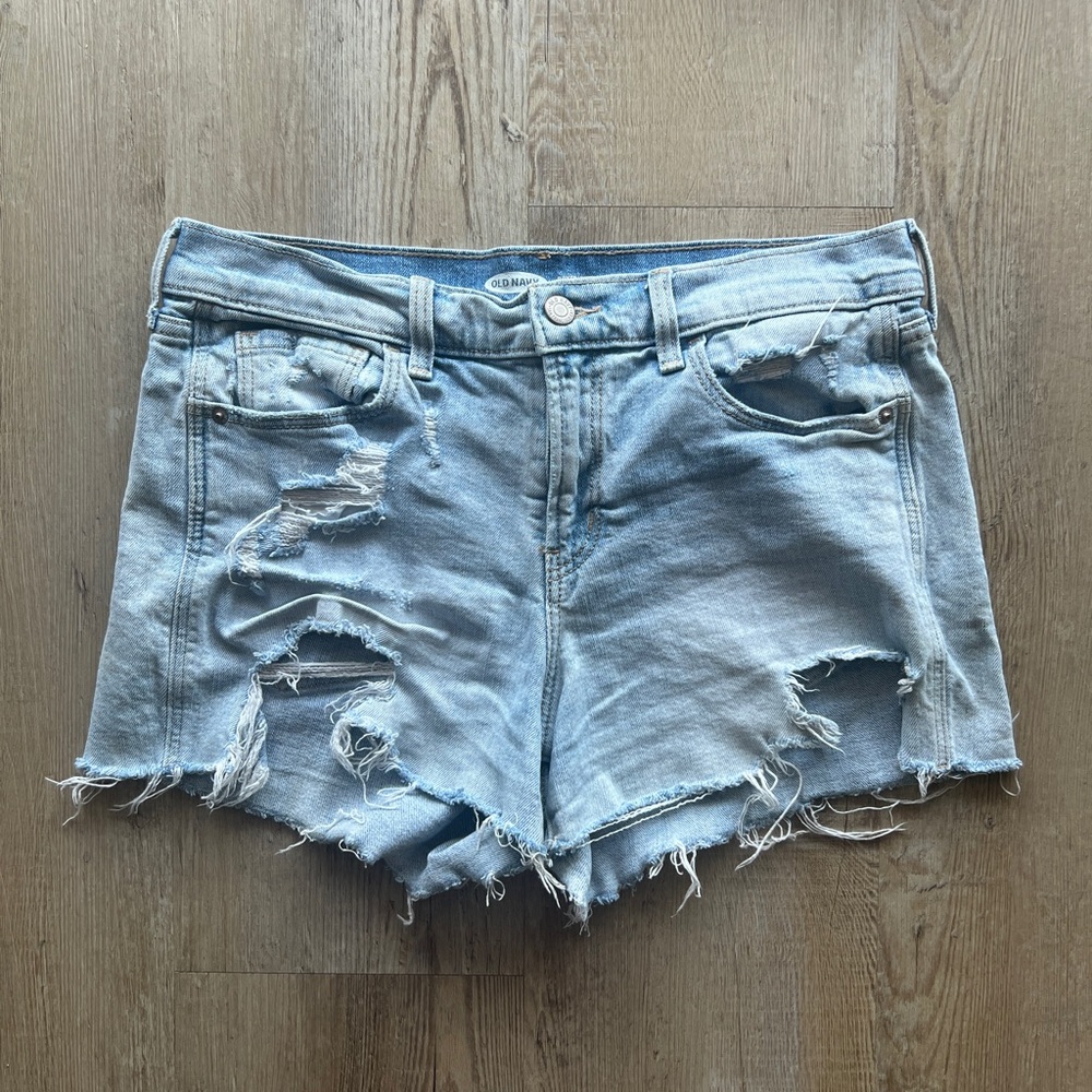 Old Navy Mid-Rise Boyfriend Distressed Jean Shorts Size 6